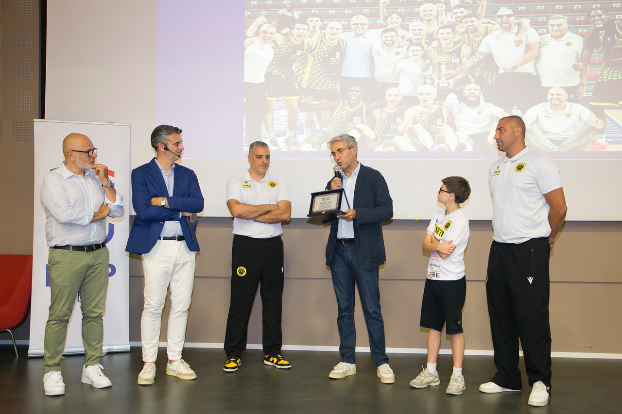 Gran Galà del basket Umbro, terza edizione da record all'Hotel Giò (foto) 128 Gran Galà del basket Umbro, terza edizione da record all'Hotel Giò (foto) 127