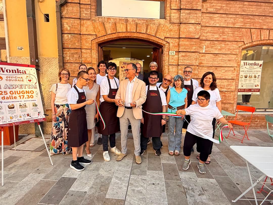 Bastia Umbra, inaugurata "Wonka – Officina Solidale": un bar che diventa laboratorio di inclusione (foto) 3