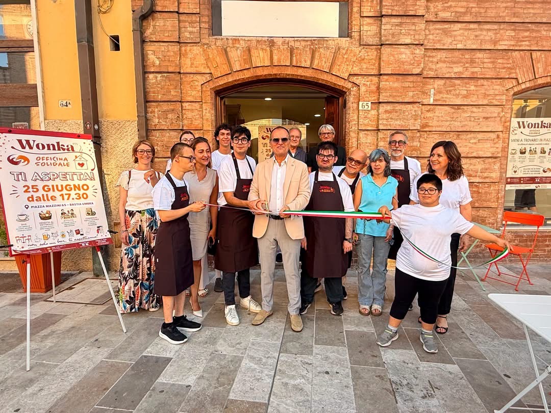 Bastia Umbra, inaugurata "Wonka – Officina Solidale": un bar che diventa laboratorio di inclusione (foto) 5