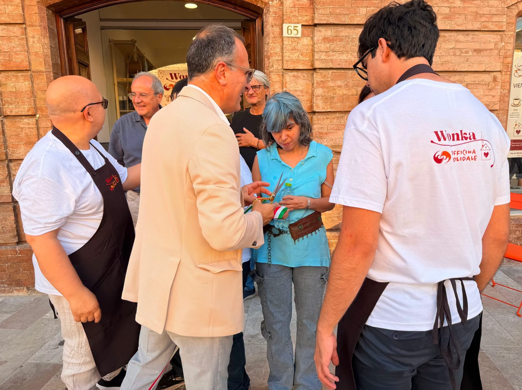 Bastia Umbra, inaugurata "Wonka – Officina Solidale": un bar che diventa laboratorio di inclusione (foto) 7