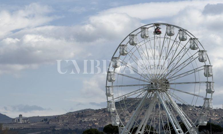 Assisi e la ruota panoramica “fantasma”, che non gira (e non ha quasi mai girato): l’affondo del consigliere Fasulo 2 Assisi e la ruota panoramica “fantasma”, che non gira (e non ha quasi mai girato): l’affondo del consigliere Fasulo 1