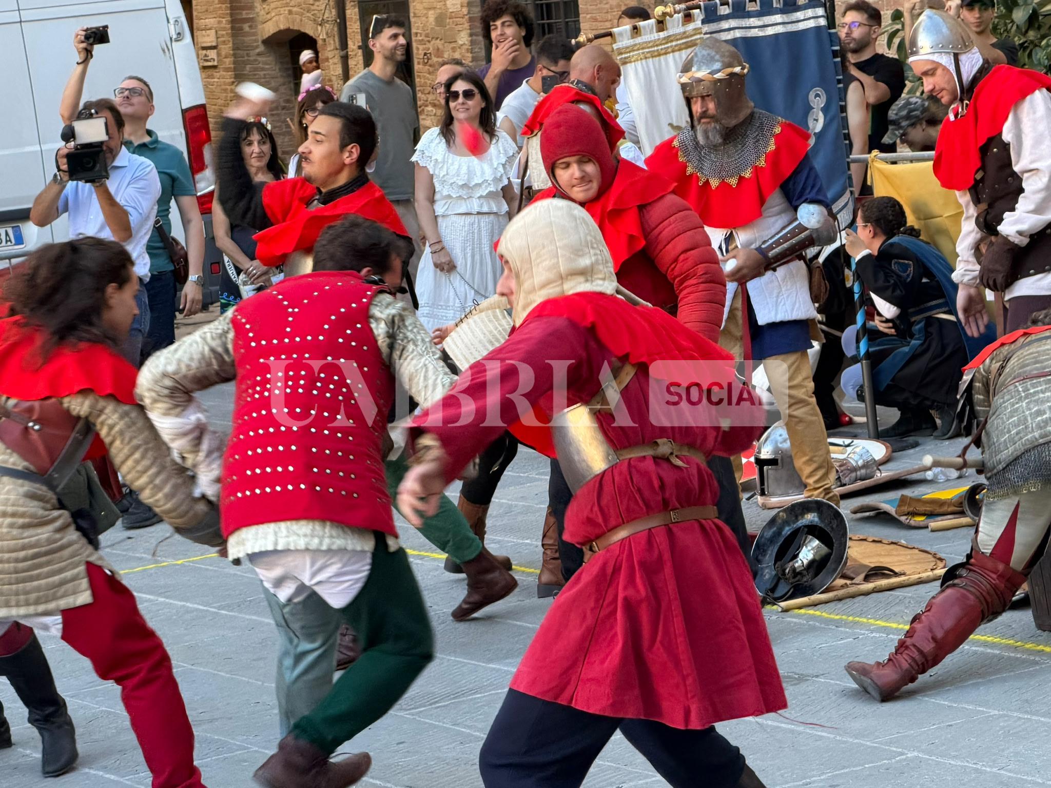 Perugia1416 cala il sipario, ma regina del finale è la Sassaiola (foto) 30 Perugia1416 cala il sipario, ma regina del finale è la Sassaiola (foto) 29