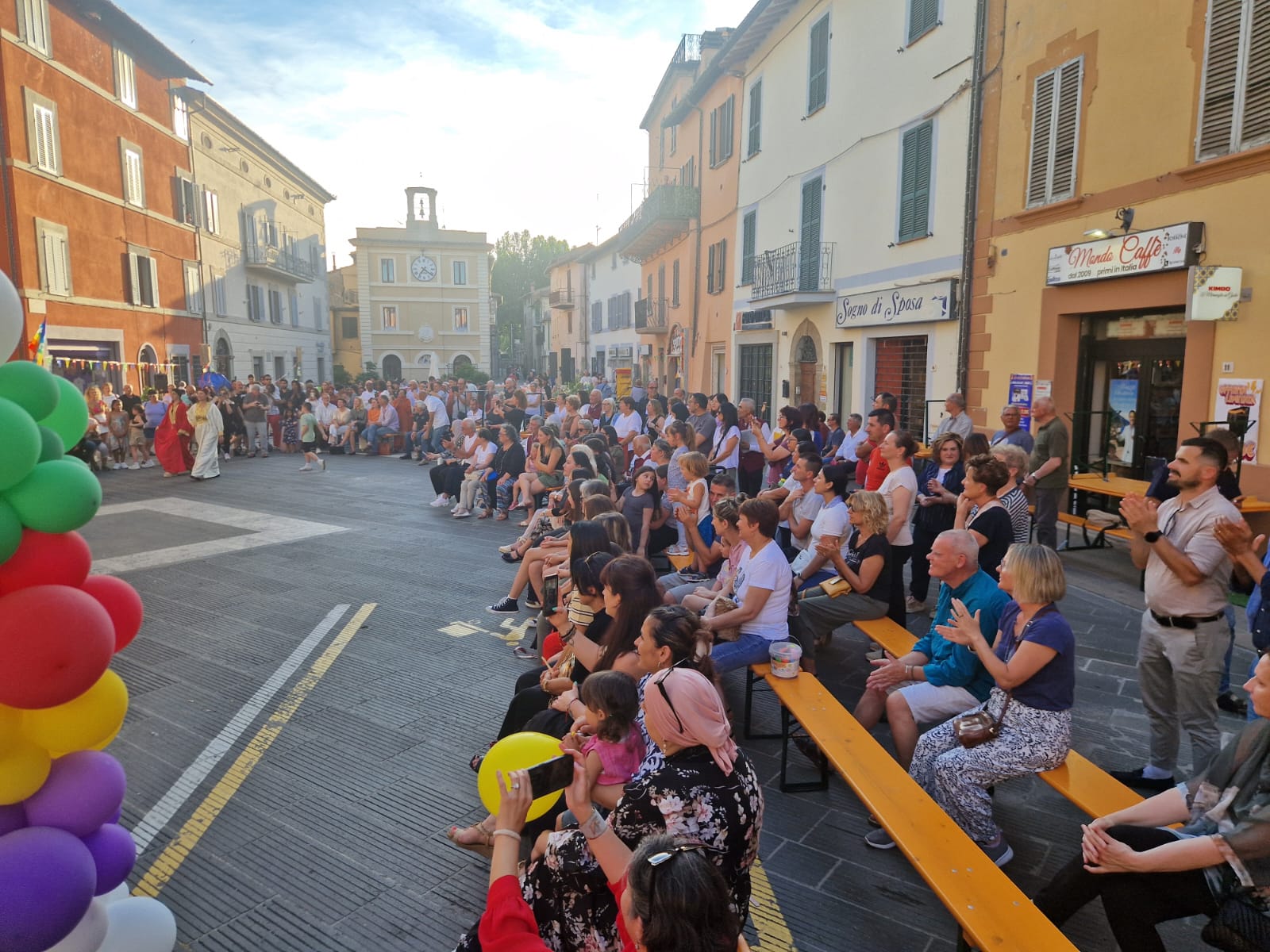 Essere Insieme Festival, grande partecipazione tra i borghi del Trasimeno: tre giorni di dialogo e inclusione 6 Essere Insieme Festival, grande partecipazione tra i borghi del Trasimeno: tre giorni di dialogo e inclusione 5