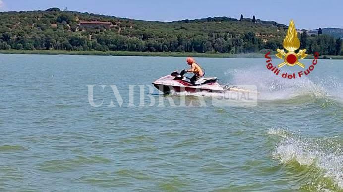 Trasimeno, al via il presidio acquatico dei Vigili del Fuoco per l'estate 2 Trasimeno, al via il presidio acquatico dei Vigili del Fuoco per l'estate 1