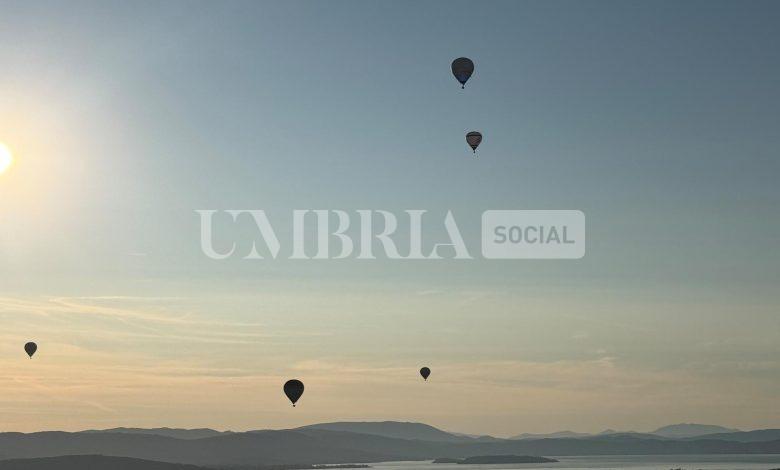 Nei cieli di Castiglione del lago grande spettacolo con le mongolfiere dell’Umbria Balloon Festival (foto) 2 Nei cieli di Castiglione del lago grande spettacolo con le mongolfiere dell’Umbria Balloon Festival (foto) 1