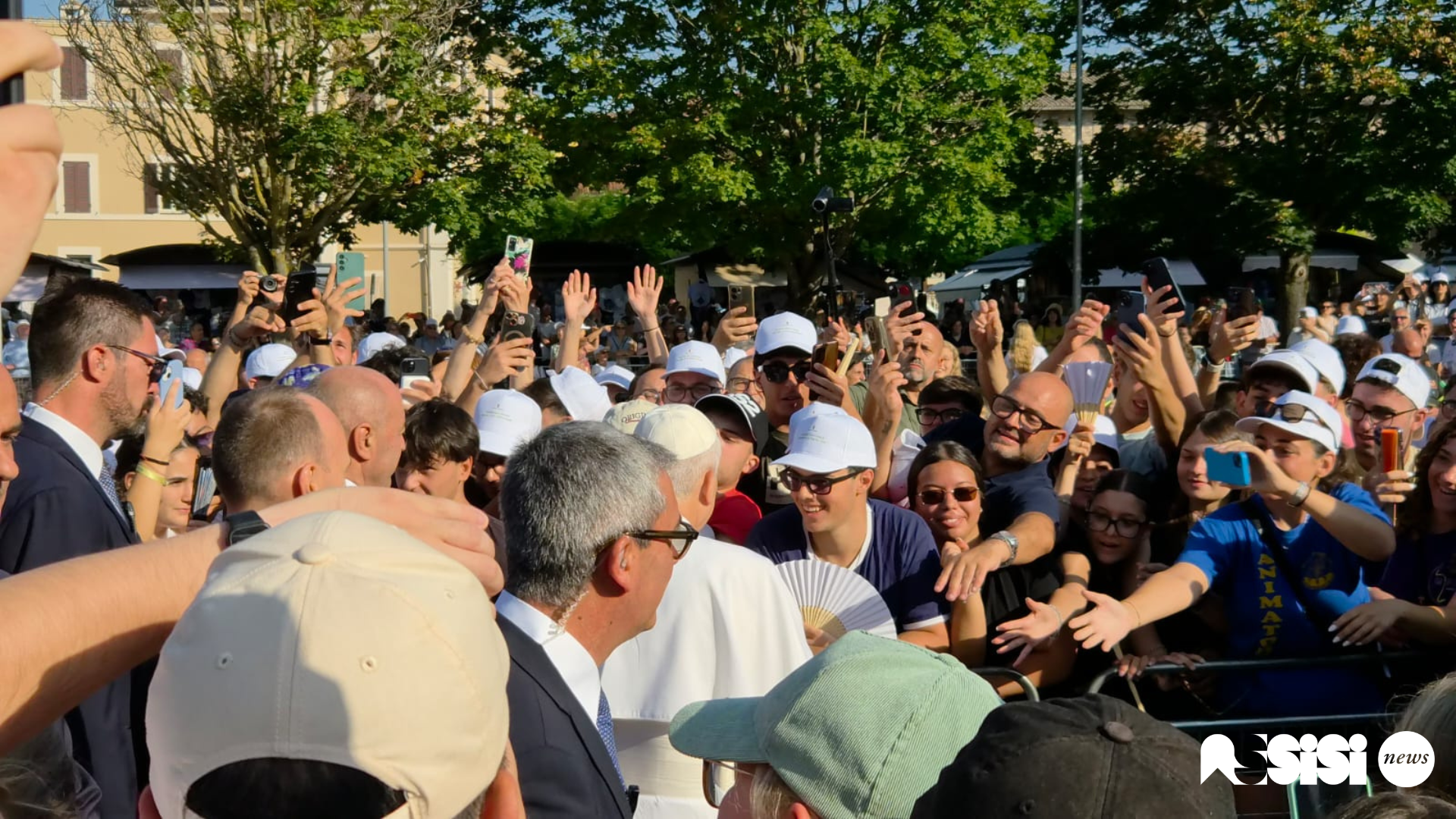 “Go!” diventa missione. Papa Leone XIV conclude ad Assisi il Franciscan Youth Meeting e affida ai giovani il Vangelo della fraternità 28 “Go!” diventa missione. Papa Leone XIV conclude ad Assisi il Franciscan Youth Meeting e affida ai giovani il Vangelo della fraternità 27