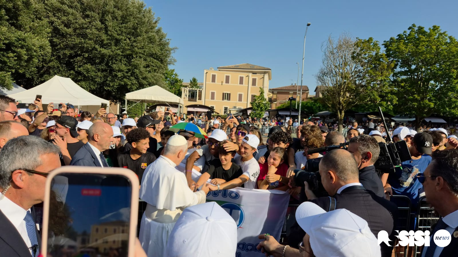 “Go!” diventa missione. Papa Leone XIV conclude ad Assisi il Franciscan Youth Meeting e affida ai giovani il Vangelo della fraternità 22 “Go!” diventa missione. Papa Leone XIV conclude ad Assisi il Franciscan Youth Meeting e affida ai giovani il Vangelo della fraternità 21