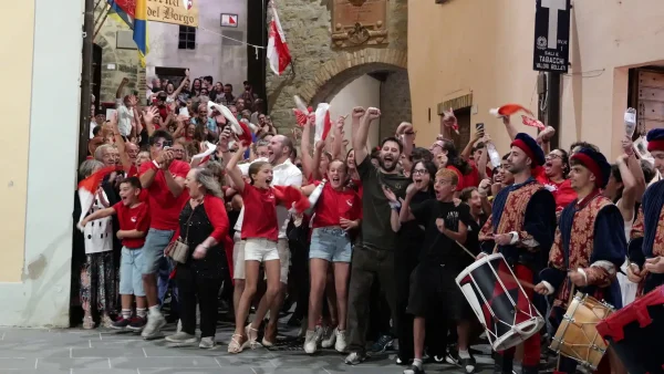 Montone, il rione Porta del Borgo conquista il Palio della Santa Spina 2026 4 Montone, il rione Porta del Borgo conquista il Palio della Santa Spina 2026 3