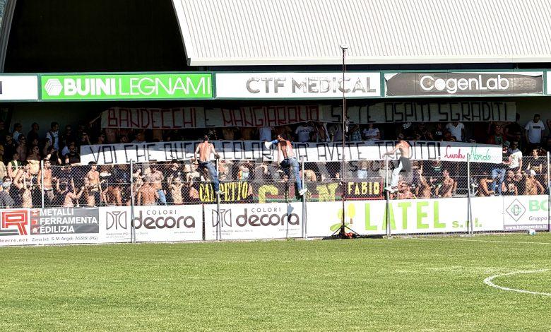 Santa Maria degli Angeli, striscione dei tifosi della Ternana contro Mangiarano e Bandecchi (foto) 2 Santa Maria degli Angeli, striscione dei tifosi della Ternana contro Mangiarano e Bandecchi (foto) 1