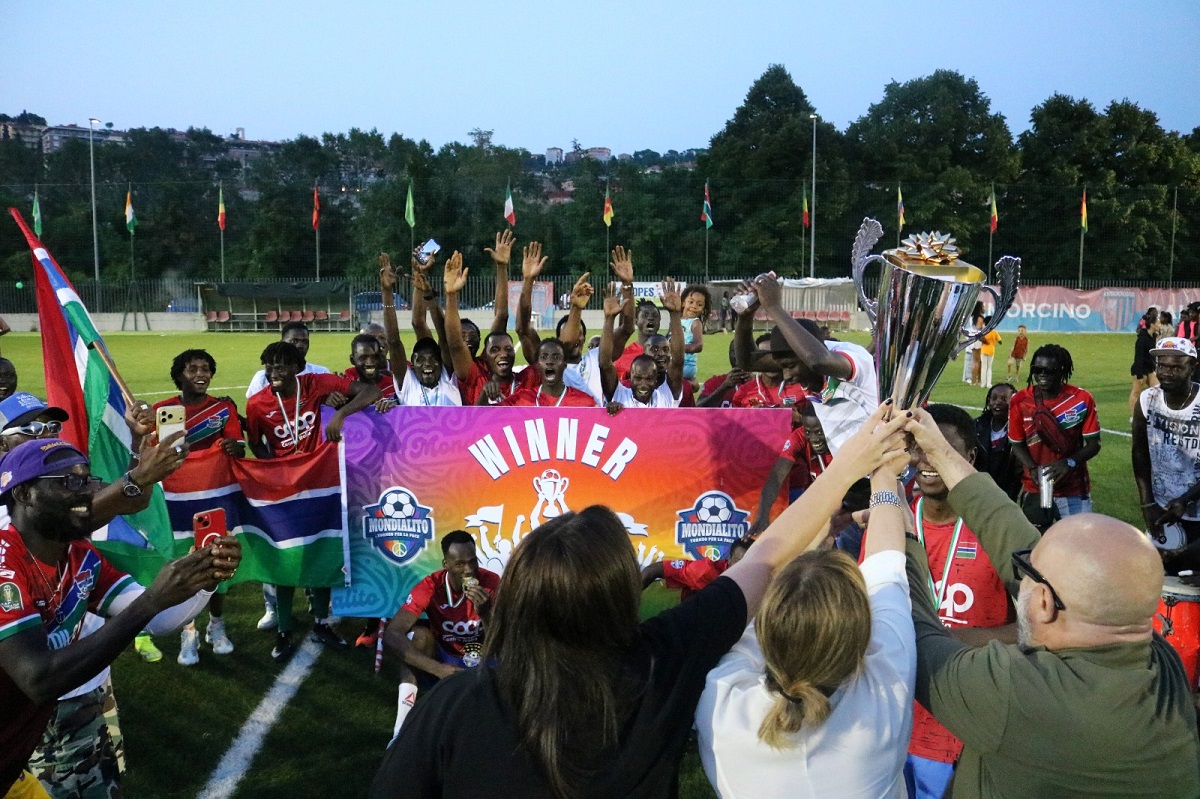 Perugia, il Gambia vince il Mondialito per la Pace: il calcio unisce 13 comunità dal mondo 4 Perugia, il Gambia vince il Mondialito per la Pace: il calcio unisce 13 comunità dal mondo 3