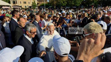 Papa Leone XIV ad Assisi, l'abbraccio di 2.500 giovani alla Porziuncola nel segno della pace (foto+video) 19