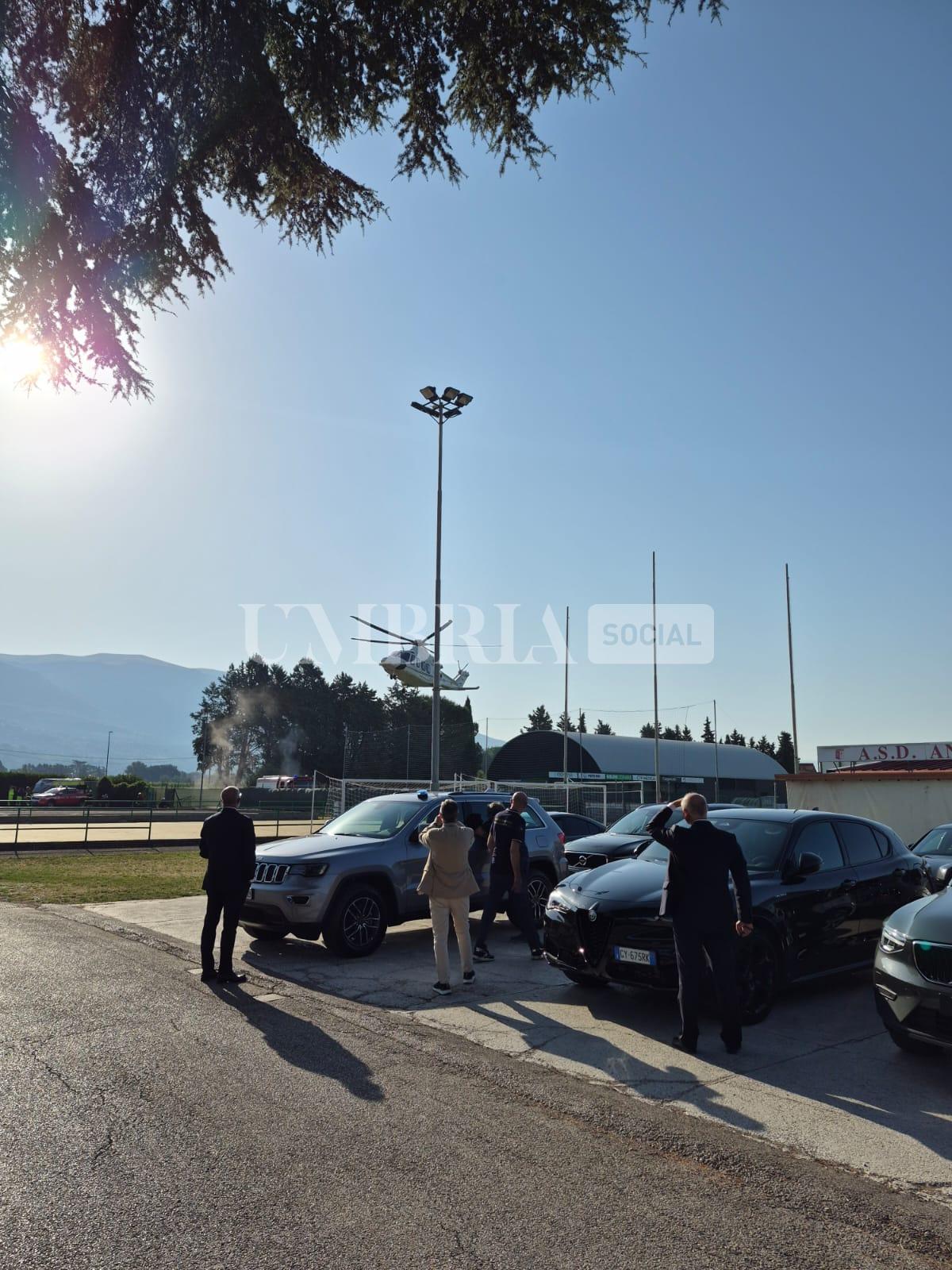 Papa Leone XIV ad Assisi, l'abbraccio di 2.500 giovani alla Porziuncola nel segno della pace (foto+video) 16 Papa Leone XIV ad Assisi, l'abbraccio di 2.500 giovani alla Porziuncola nel segno della pace (foto+video) 15