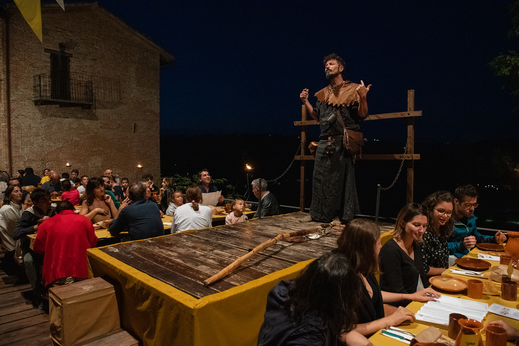 Sarnano torna nel Medioevo: un mese di eventi con la XVIII edizione di Castrum Sarnani 10 Sarnano torna nel Medioevo: un mese di eventi con la XVIII edizione di Castrum Sarnani 9