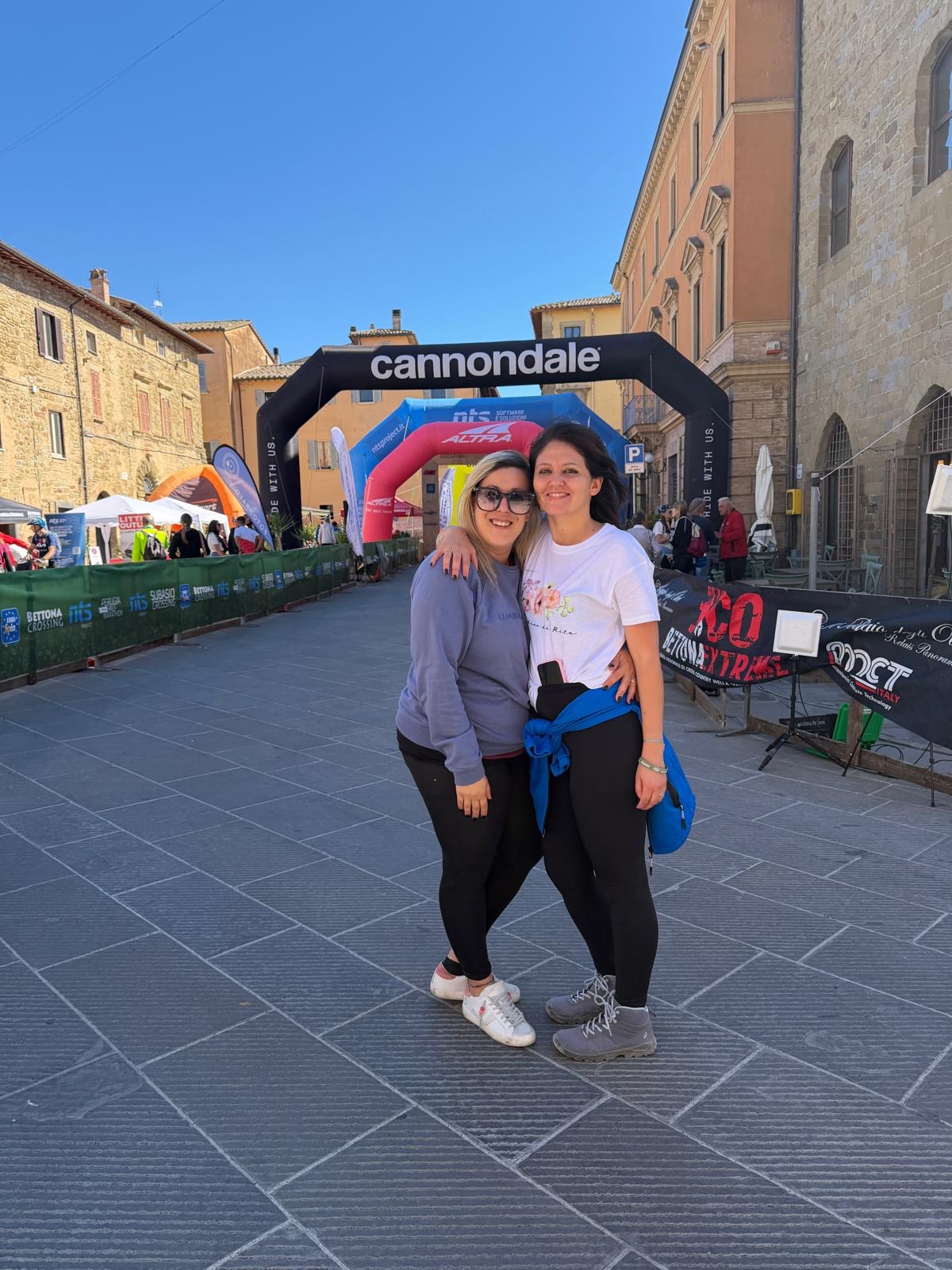L’energia di Umbria Crossing conquista Bettona: sport, solidarietà e un grande abbraccio per la Pediatria di Perugia (foto) 18 L’energia di Umbria Crossing conquista Bettona: sport, solidarietà e un grande abbraccio per la Pediatria di Perugia (foto) 17