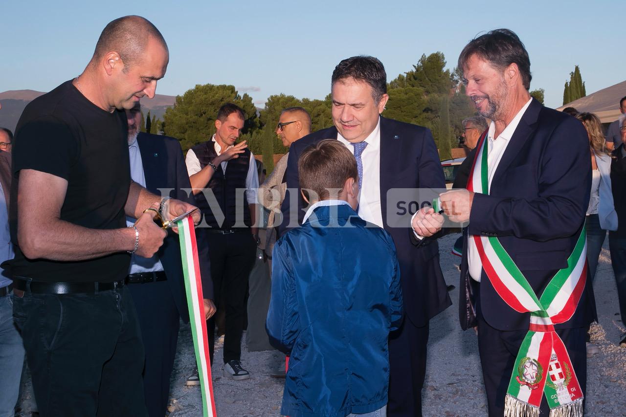 A Bettona il mirtillo cresce sotto il fotovoltaico: alla Tenuta Servettini agricoltura ed energia insieme (foto+video) 41 A Bettona il mirtillo cresce sotto il fotovoltaico: alla Tenuta Servettini agricoltura ed energia insieme (foto+video) 40