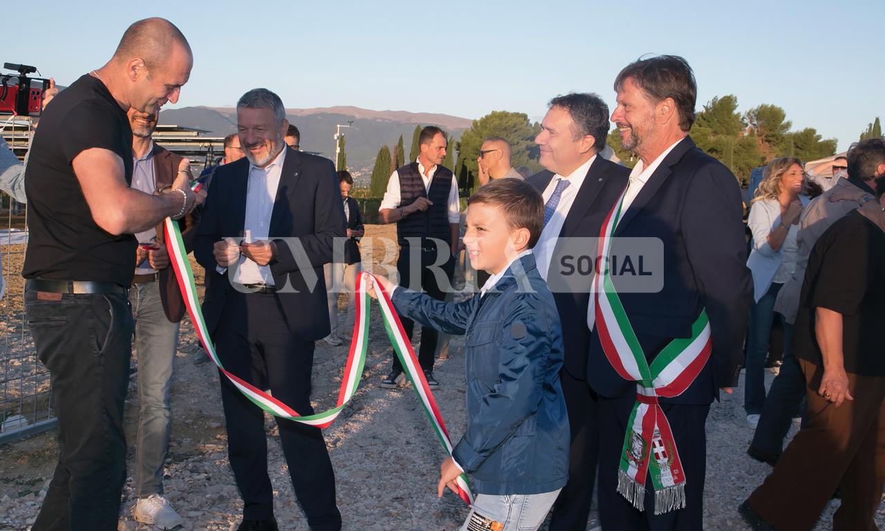 A Bettona il mirtillo cresce sotto il fotovoltaico: alla Tenuta Servettini agricoltura ed energia insieme (foto+video) 43 A Bettona il mirtillo cresce sotto il fotovoltaico: alla Tenuta Servettini agricoltura ed energia insieme (foto+video) 42