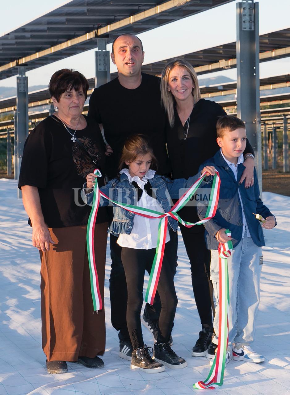 A Bettona il mirtillo cresce sotto il fotovoltaico: alla Tenuta Servettini agricoltura ed energia insieme (foto+video) 55 A Bettona il mirtillo cresce sotto il fotovoltaico: alla Tenuta Servettini agricoltura ed energia insieme (foto+video) 54