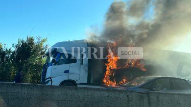 Tir in fiamme sulla SS 75 a Ospedalicchio di Bastia Umbra: traffico in tilt (foto) 5 Tir in fiamme sulla SS 75 a Ospedalicchio di Bastia Umbra: traffico in tilt (foto) 4