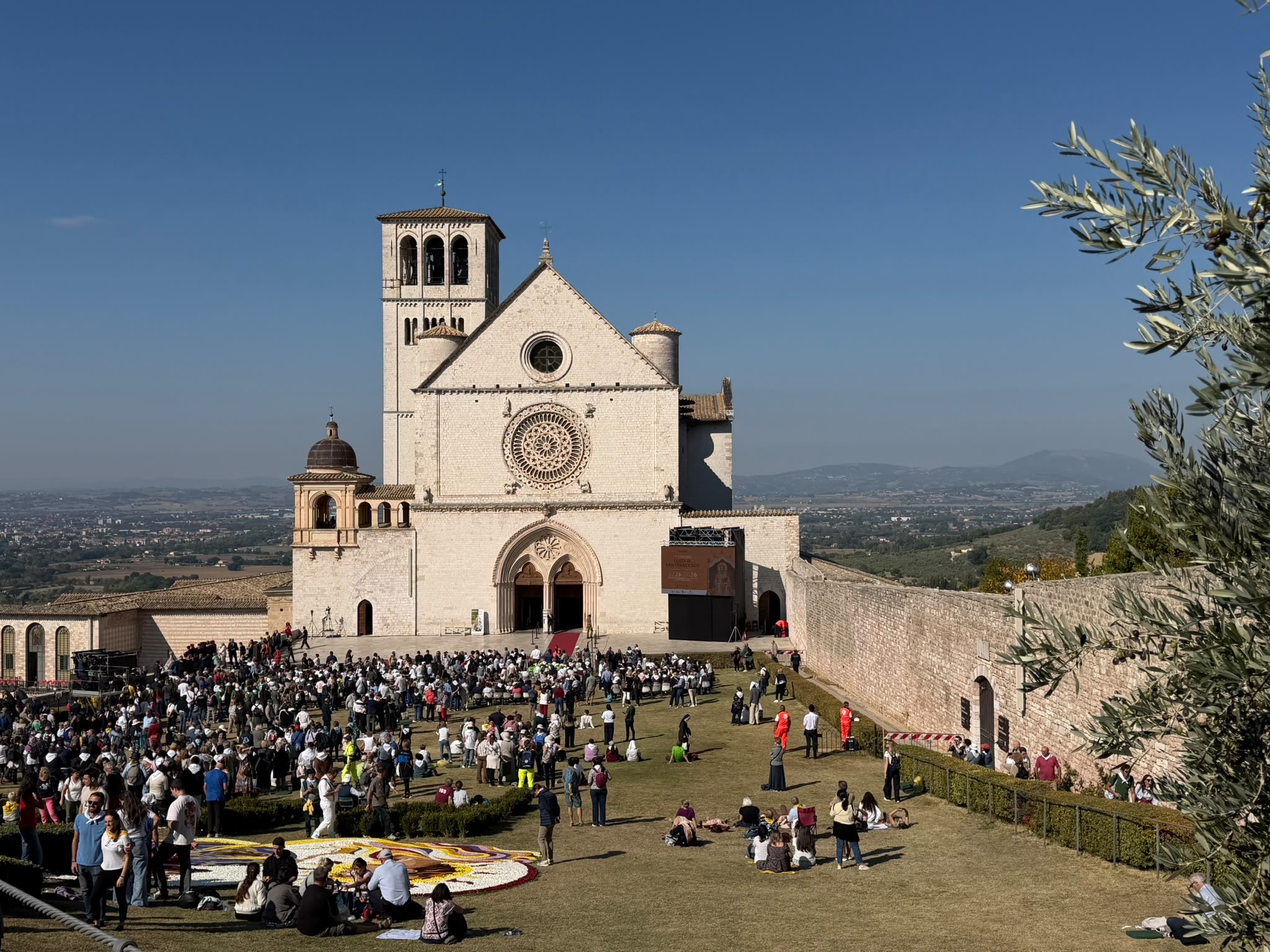 Assisi, la Lampada di San Francesco accesa a nome di tutti i Comuni d’Italia (foto) 20 Assisi, la Lampada di San Francesco accesa a nome di tutti i Comuni d’Italia (foto) 19