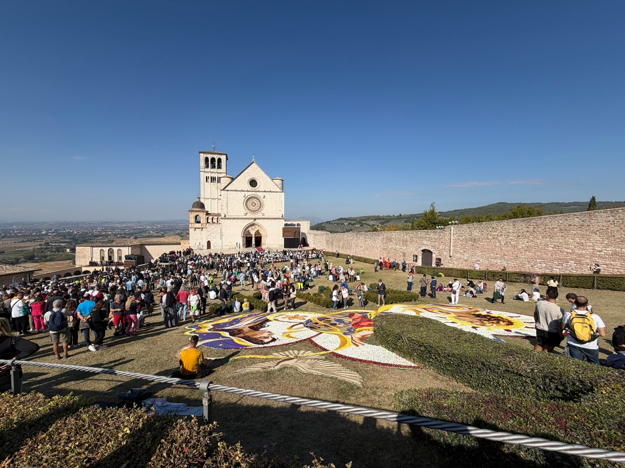 Assisi, la Lampada di San Francesco accesa a nome di tutti i Comuni d’Italia (foto) 14 Assisi, la Lampada di San Francesco accesa a nome di tutti i Comuni d’Italia (foto) 13
