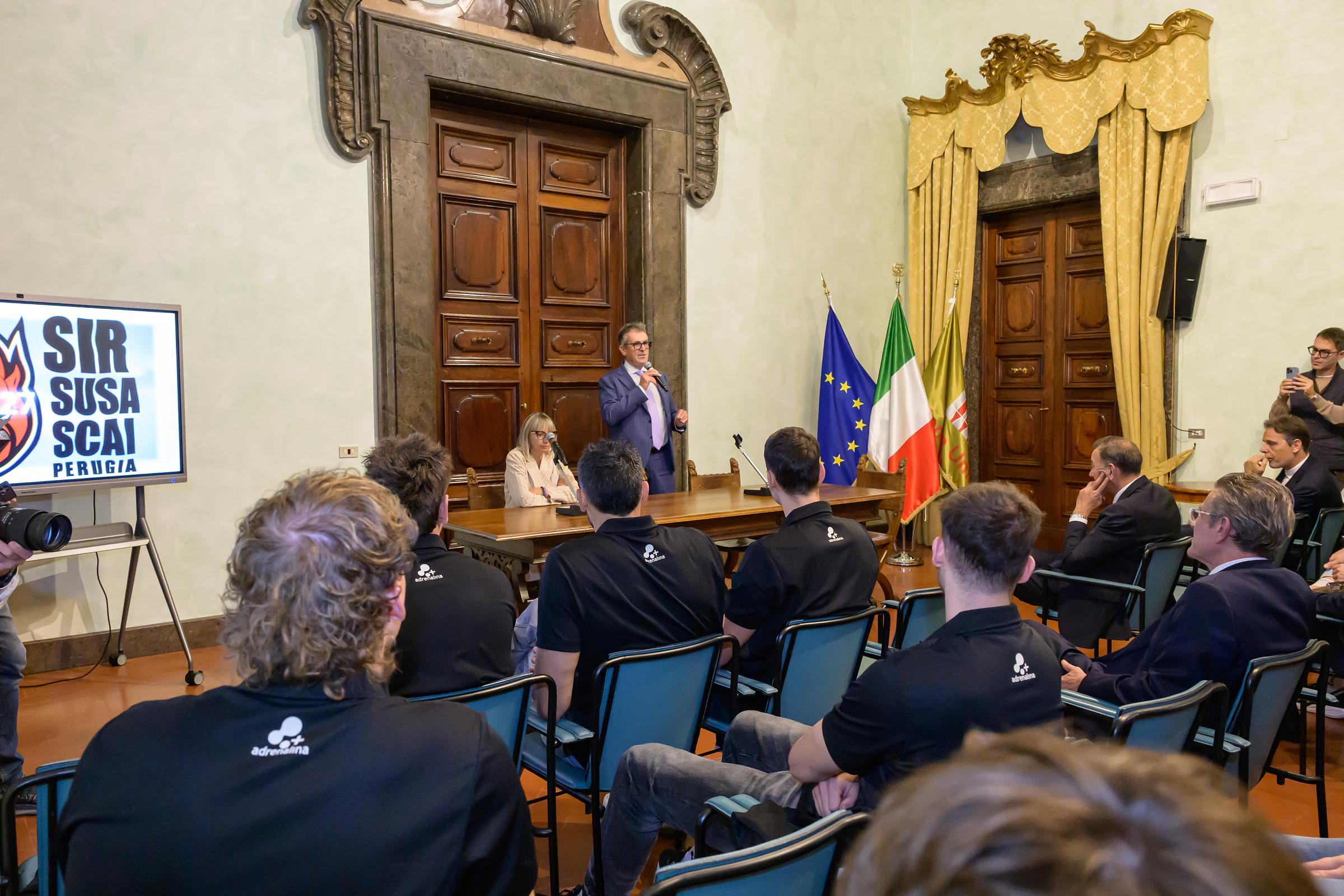Sir Susa Scai Perugia ricevuta da Ferdinandi, Meloni e Proietti: le istituzioni al fianco dei Block Devils 16 Sir Susa Scai Perugia ricevuta da Ferdinandi, Meloni e Proietti: le istituzioni al fianco dei Block Devils 15