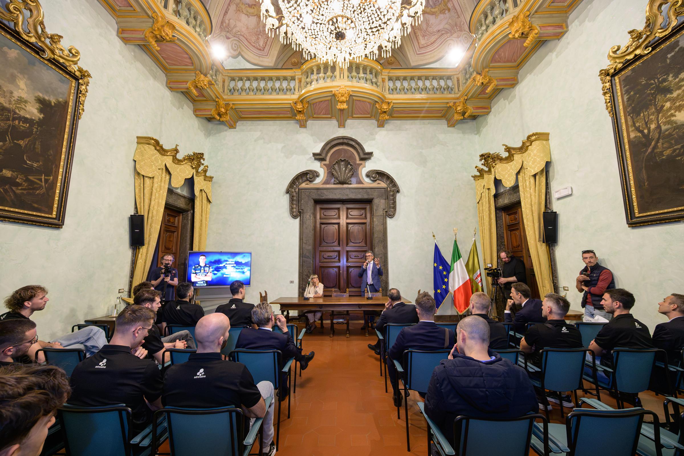 Sir Susa Scai Perugia ricevuta da Ferdinandi, Meloni e Proietti: le istituzioni al fianco dei Block Devils 18 Sir Susa Scai Perugia ricevuta da Ferdinandi, Meloni e Proietti: le istituzioni al fianco dei Block Devils 17