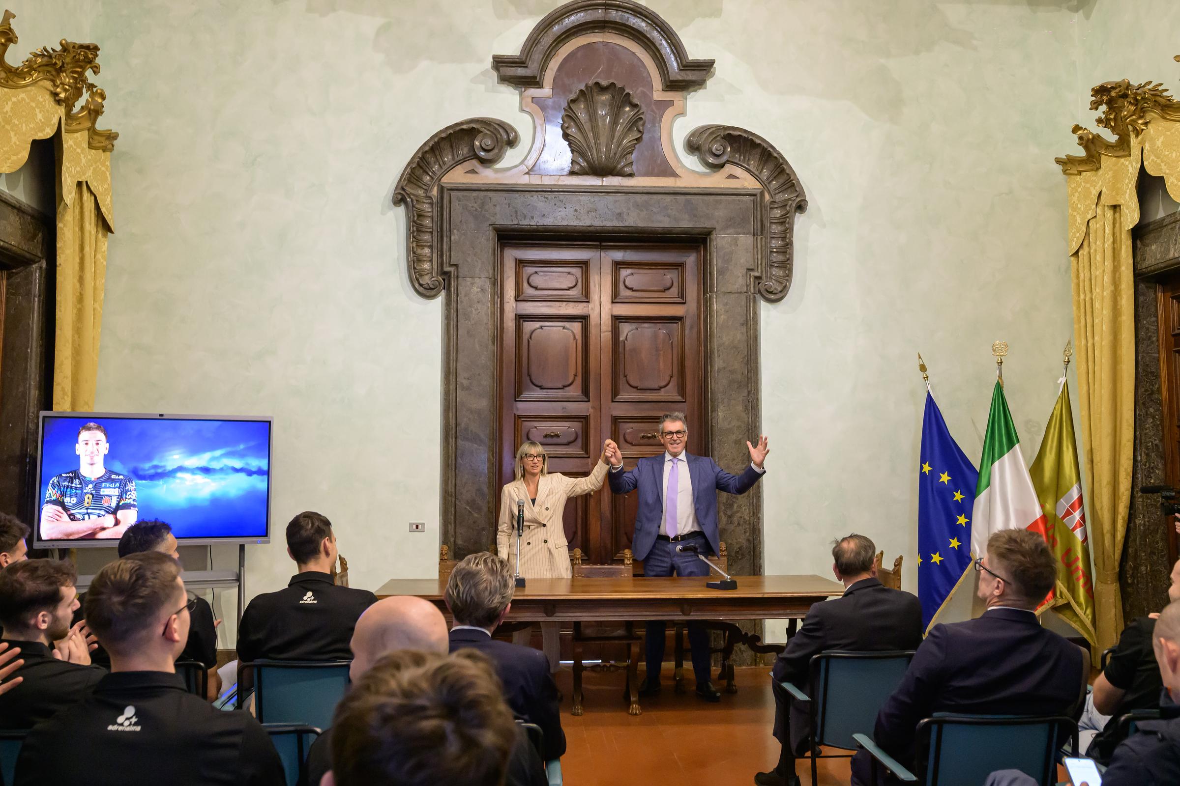 Sir Susa Scai Perugia ricevuta da Ferdinandi, Meloni e Proietti: le istituzioni al fianco dei Block Devils 20 Sir Susa Scai Perugia ricevuta da Ferdinandi, Meloni e Proietti: le istituzioni al fianco dei Block Devils 19