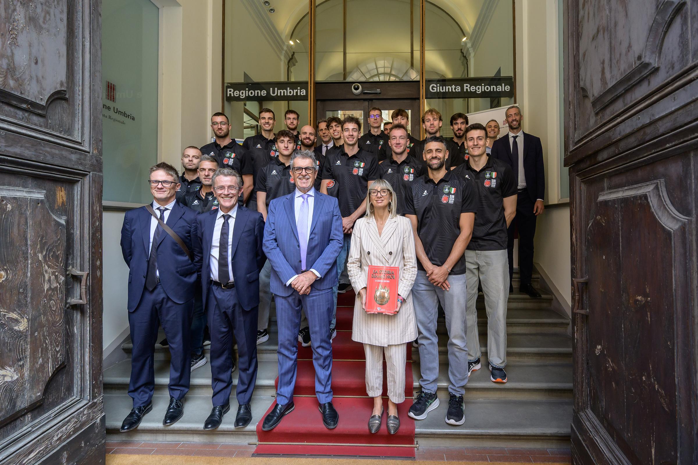 Sir Susa Scai Perugia ricevuta da Ferdinandi, Meloni e Proietti: le istituzioni al fianco dei Block Devils 24 Sir Susa Scai Perugia ricevuta da Ferdinandi, Meloni e Proietti: le istituzioni al fianco dei Block Devils 23