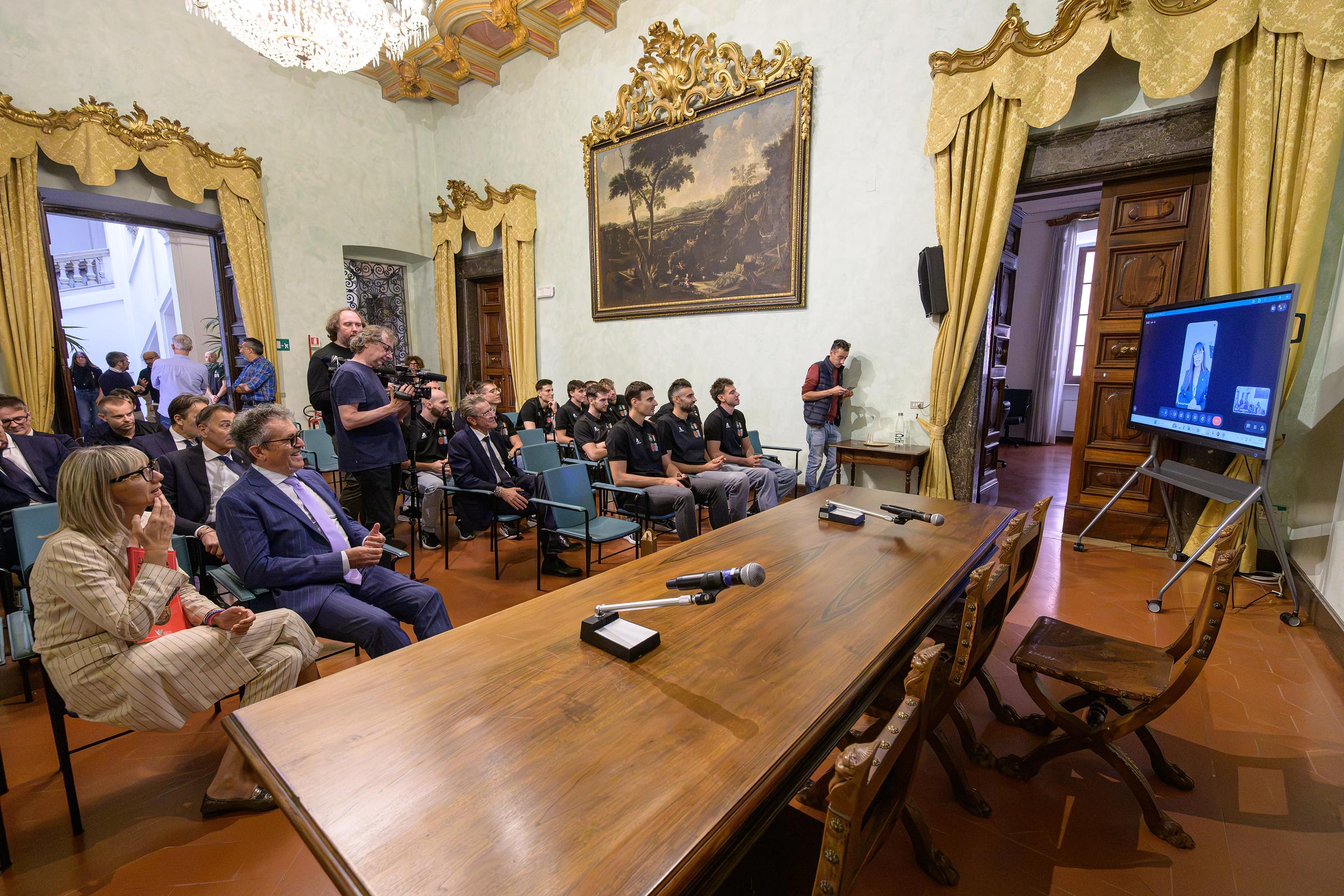 Sir Susa Scai Perugia ricevuta da Ferdinandi, Meloni e Proietti: le istituzioni al fianco dei Block Devils 28 Sir Susa Scai Perugia ricevuta da Ferdinandi, Meloni e Proietti: le istituzioni al fianco dei Block Devils 27