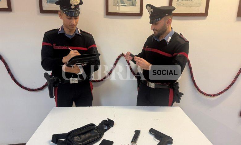 Panicale, armato di una Beretta rubata si punta la pistola alla tempia: salvato - e poi arrestato - dai Carabinieri 2 Panicale, armato di una Beretta rubata si punta la pistola alla tempia: salvato - e poi arrestato - dai Carabinieri 1