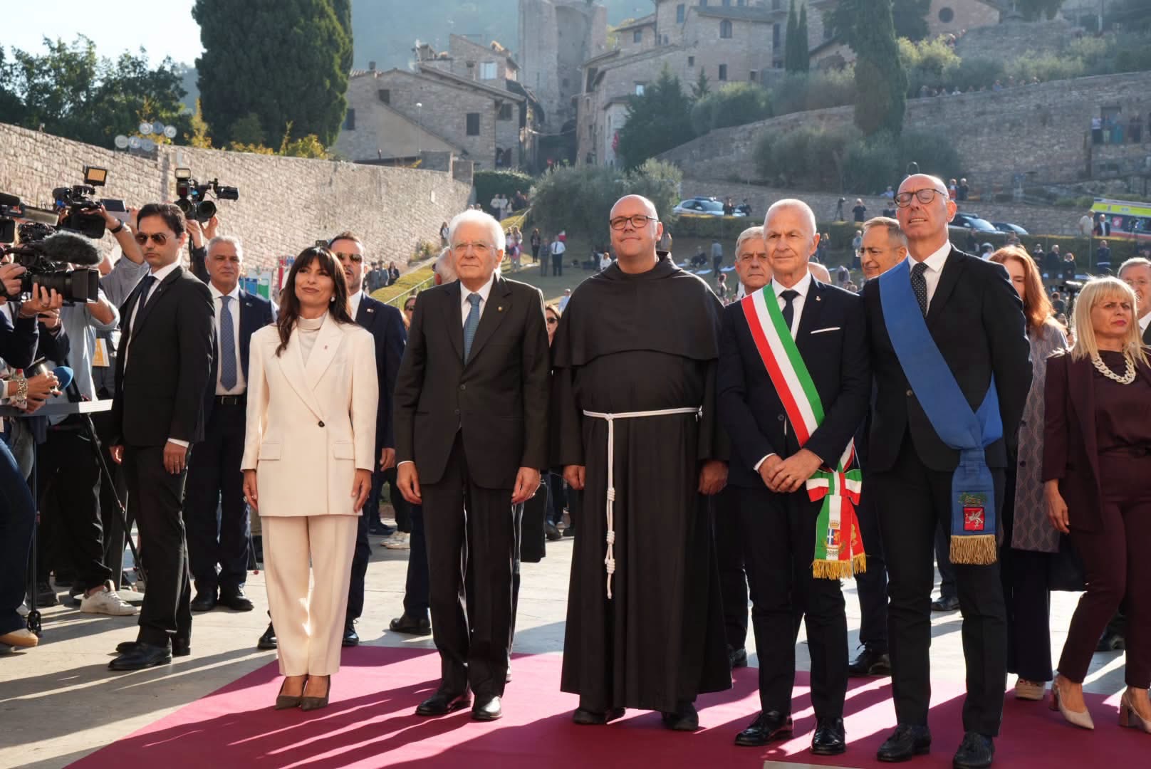 Assisi, la Lampada di San Francesco accesa a nome di tutti i Comuni d’Italia (foto) 8 Assisi, la Lampada di San Francesco accesa a nome di tutti i Comuni d’Italia (foto) 7