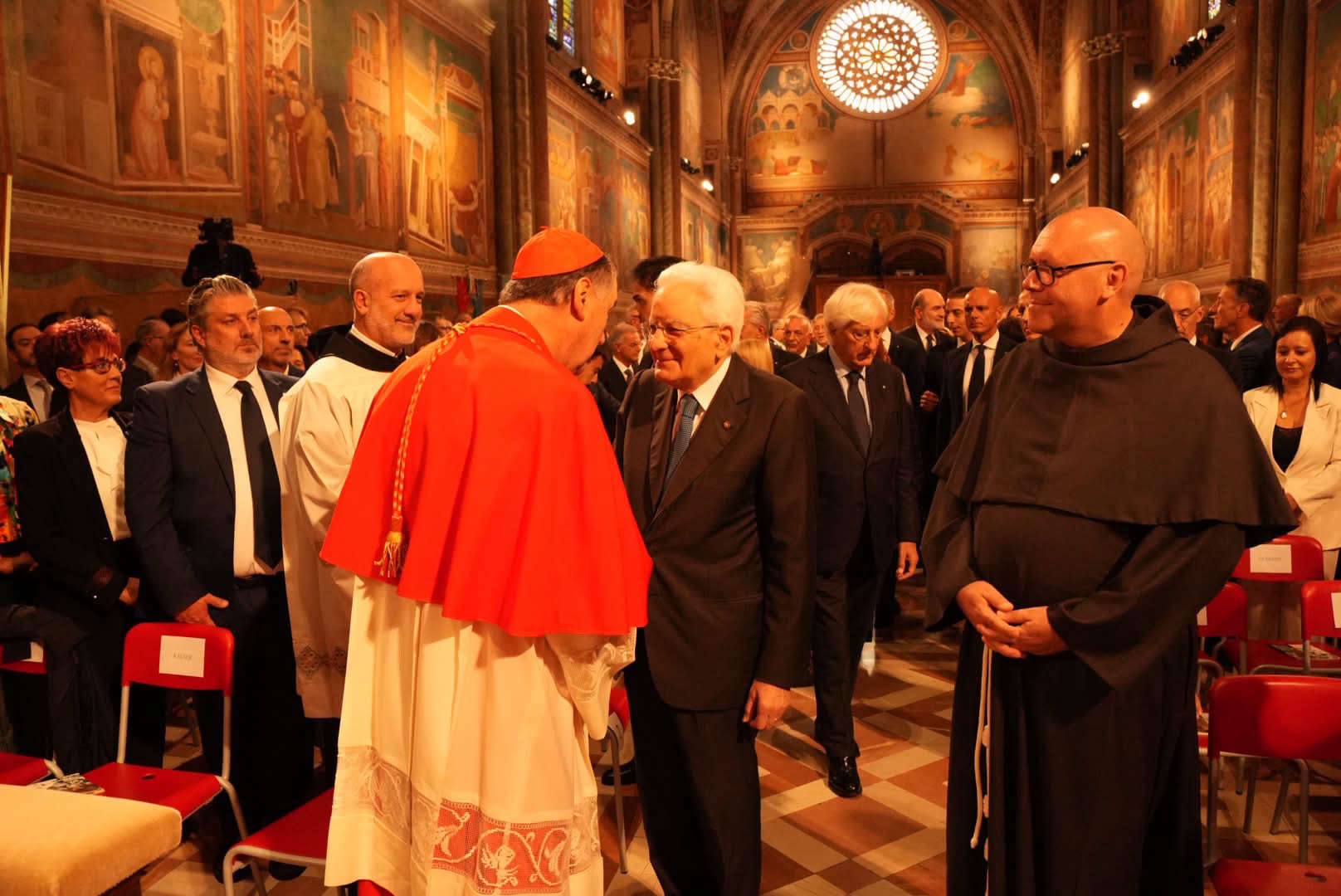 Assisi, la Lampada di San Francesco accesa a nome di tutti i Comuni d’Italia (foto) 10 Assisi, la Lampada di San Francesco accesa a nome di tutti i Comuni d’Italia (foto) 9