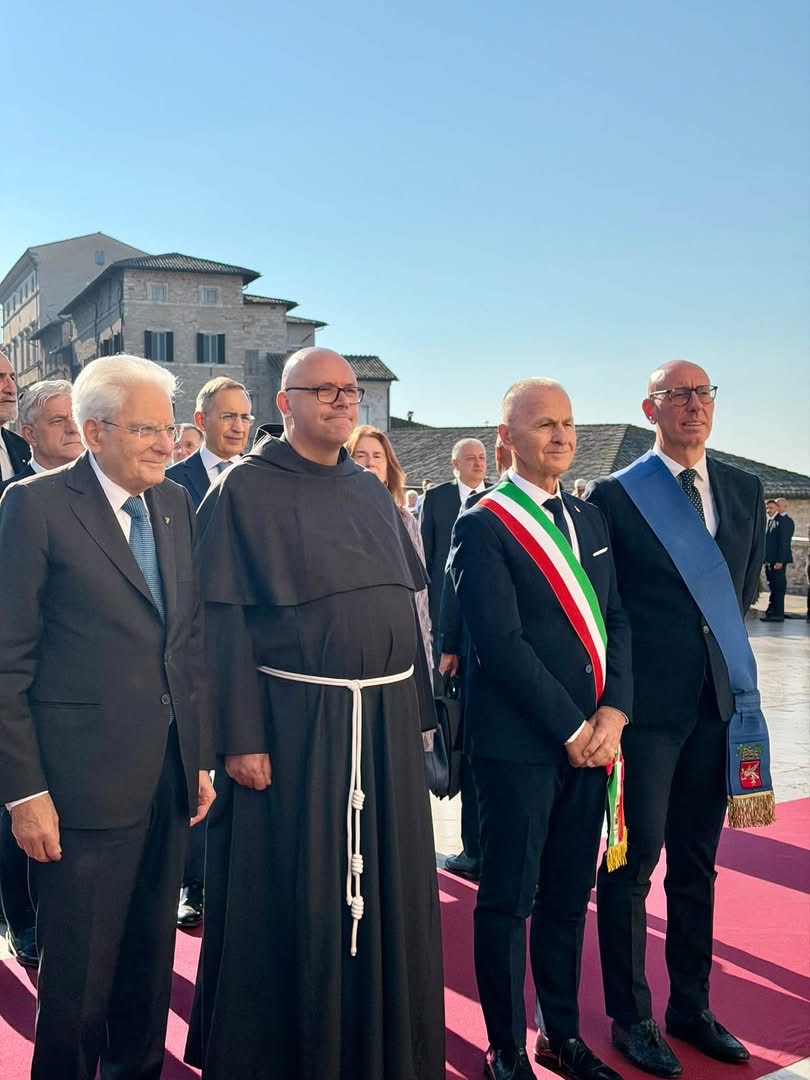 Assisi, la Lampada di San Francesco accesa a nome di tutti i Comuni d’Italia (foto) 12 Assisi, la Lampada di San Francesco accesa a nome di tutti i Comuni d’Italia (foto) 11