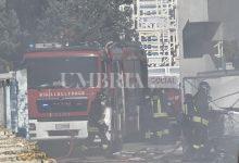 Bastia Umbra, incendio in un'azienda a pochi passi da Umbriafiere: alta colonna di fumo visibile fino ad Assisi 11