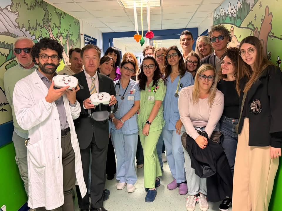 Ospedale di Perugia, la realtà virtuale entra in Pediatria: donati visori per alleviare dolore e ansia nei bambini (foto) 12 Ospedale di Perugia, la realtà virtuale entra in Pediatria: donati visori per alleviare dolore e ansia nei bambini (foto) 11