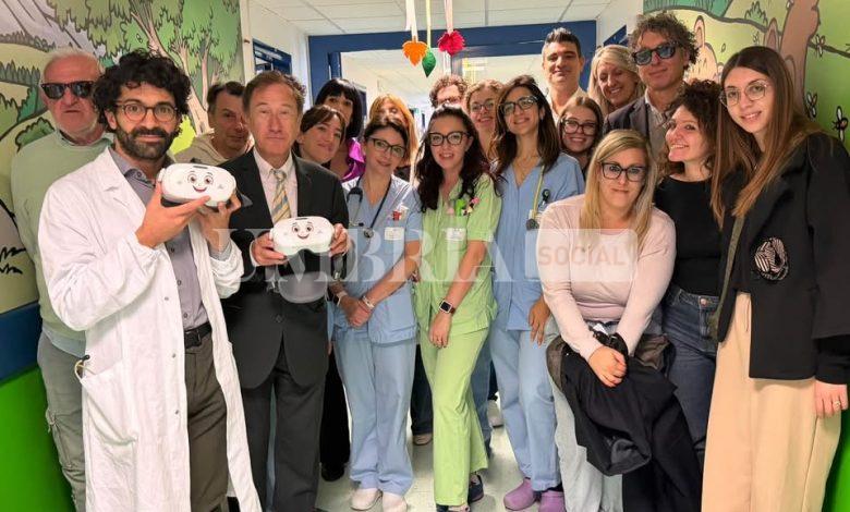 Ospedale di Perugia, la realtà virtuale entra in Pediatria: donati visori per alleviare dolore e ansia nei bambini (foto) 2 Ospedale di Perugia, la realtà virtuale entra in Pediatria: donati visori per alleviare dolore e ansia nei bambini (foto) 1