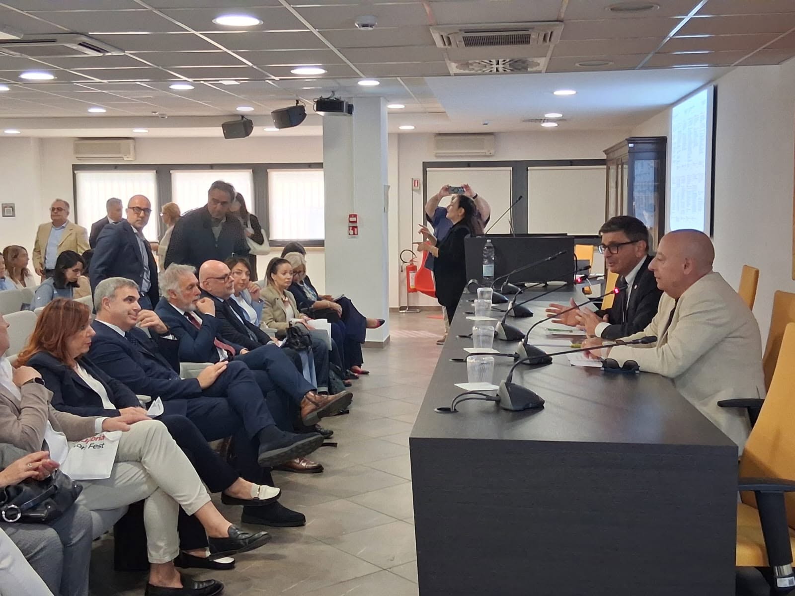 All'Umbria Lavoro Fest oltre 3000 partecipanti e 2000 colloqui per raccogliere dati sul lavoro 14 All'Umbria Lavoro Fest oltre 3000 partecipanti e 2000 colloqui per raccogliere dati sul lavoro 13