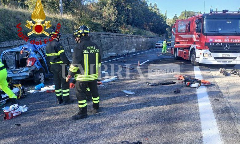 Passignano, scontro frontale tra un’auto e un camion: due giovani in condizioni gravissime 2 Passignano, scontro frontale tra un’auto e un camion: due giovani in condizioni gravissime 1