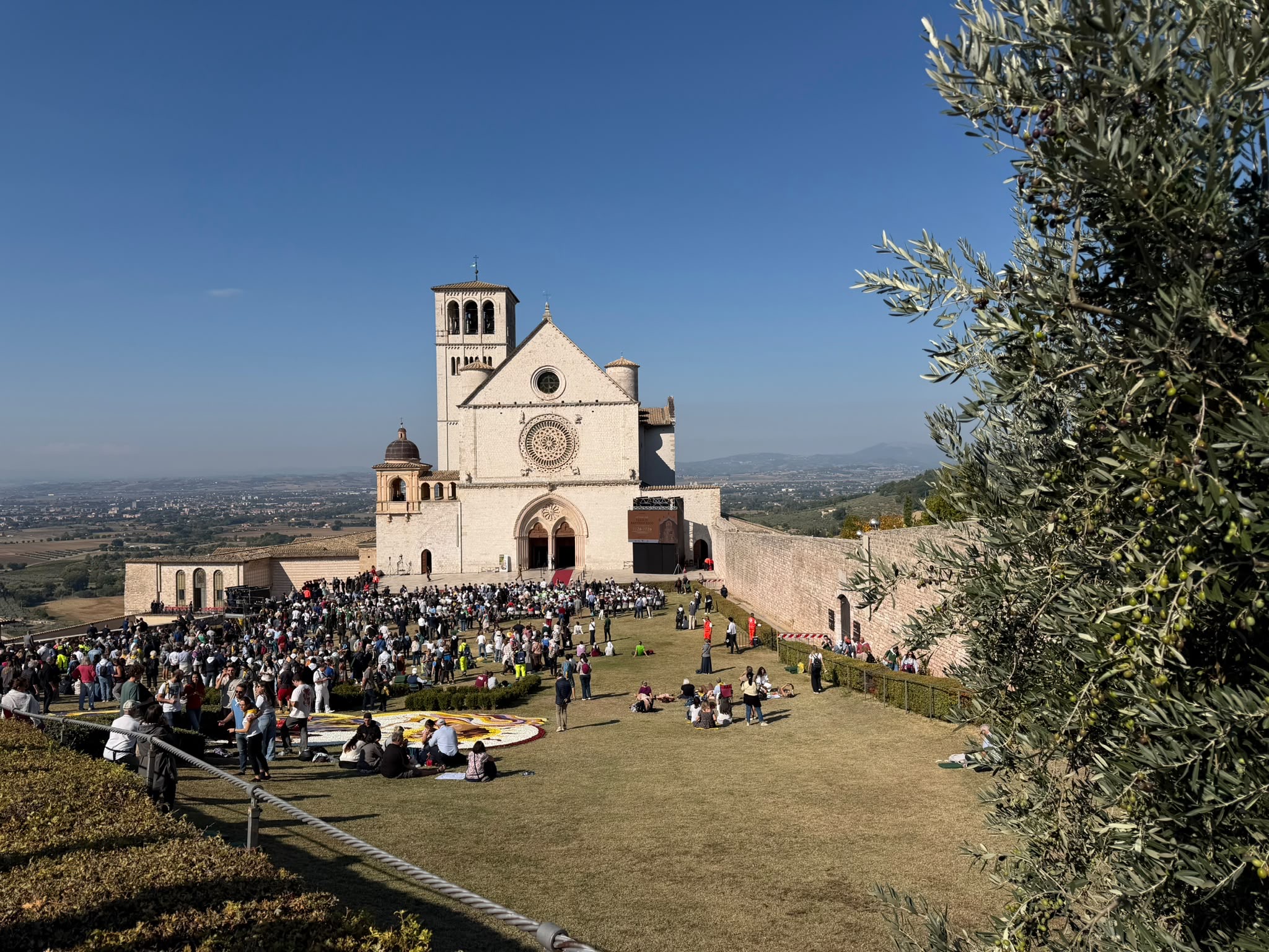 Assisi, la Lampada di San Francesco accesa a nome di tutti i Comuni d’Italia (foto) 24 Assisi, la Lampada di San Francesco accesa a nome di tutti i Comuni d’Italia (foto) 23
