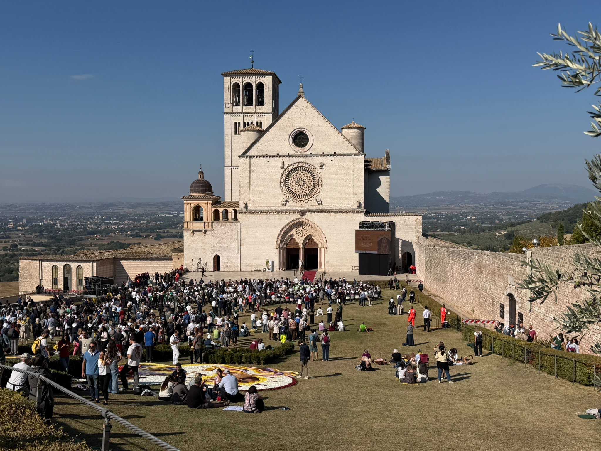 Assisi, la Lampada di San Francesco accesa a nome di tutti i Comuni d’Italia (foto) 22 Assisi, la Lampada di San Francesco accesa a nome di tutti i Comuni d’Italia (foto) 21